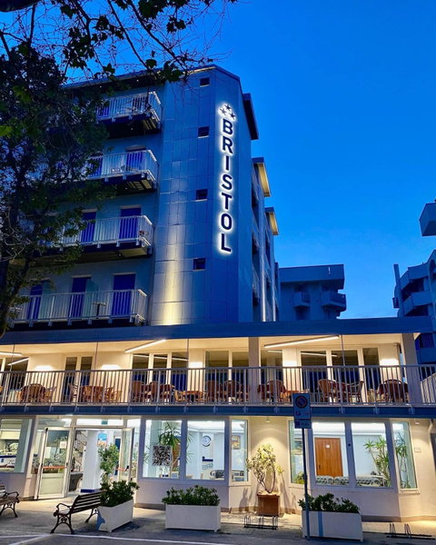 Hotel Bristol - a 30 mt dalla spiaggia, Misano Adriatico, Italy