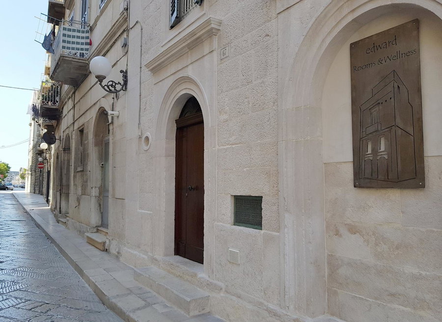 Edward Rooms & Wellness B&B, Trani, Italy