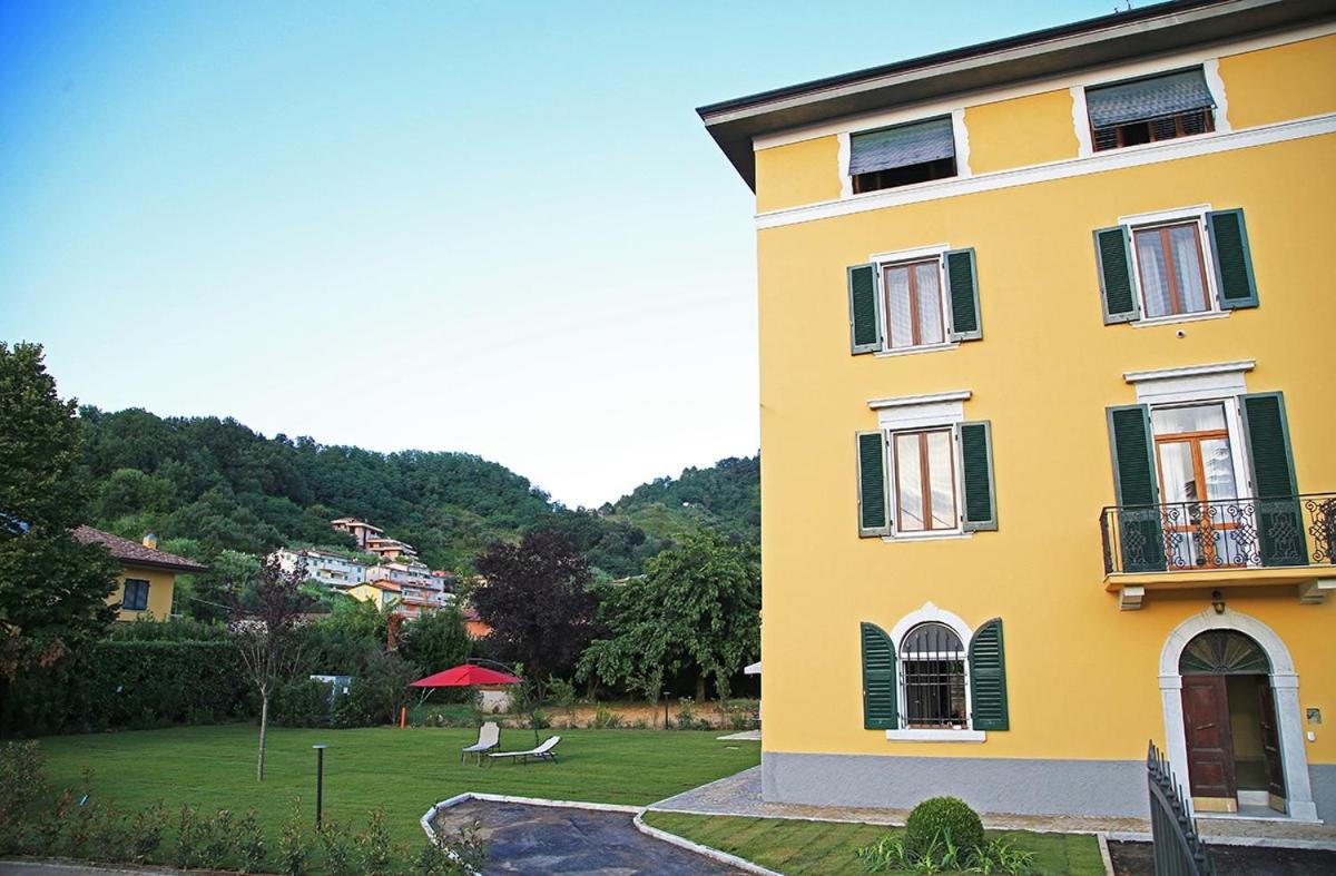 Hotel · Mikeme, Carrara