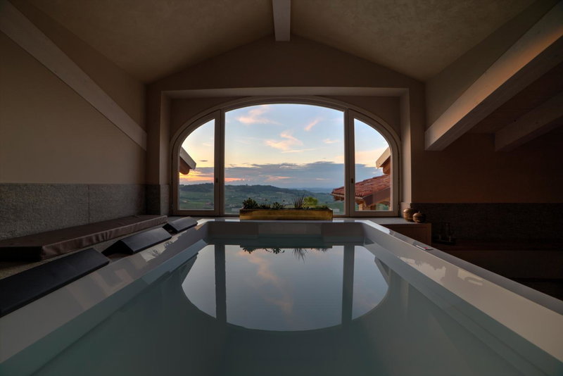 Agriturismo La Torricella, Monforte dʼAlba, Italy