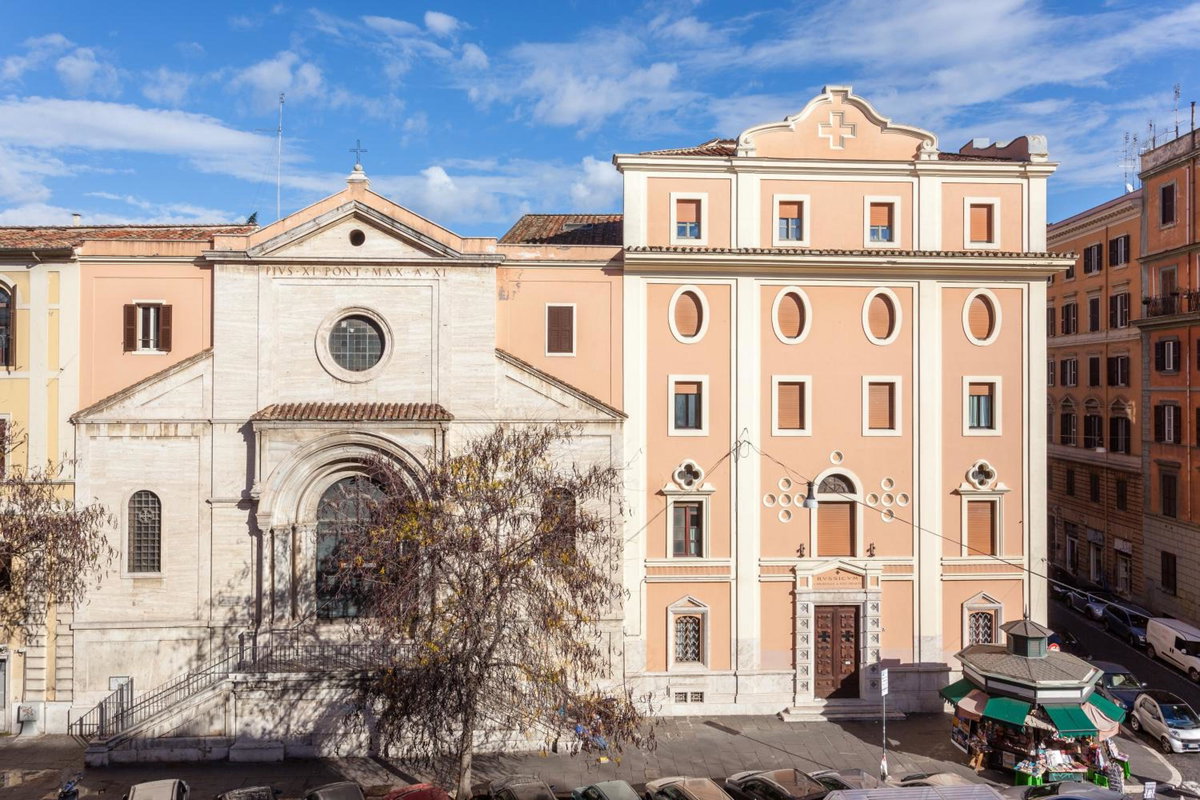 The Bluehostel, Italy