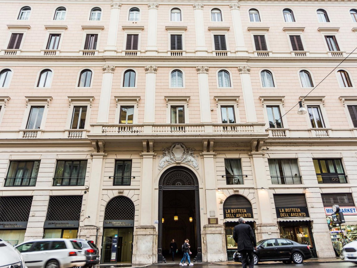 Queen Palace Suites, Italy