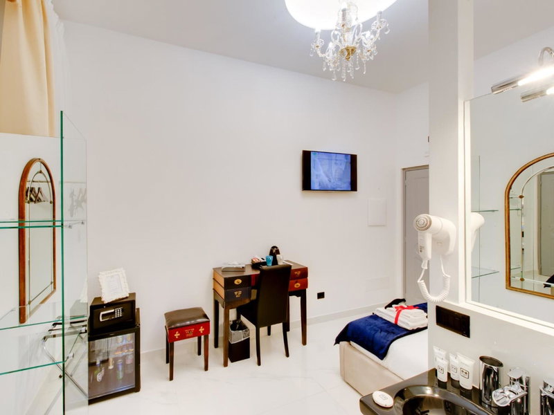 Queen Palace Suites, Rome, Italy