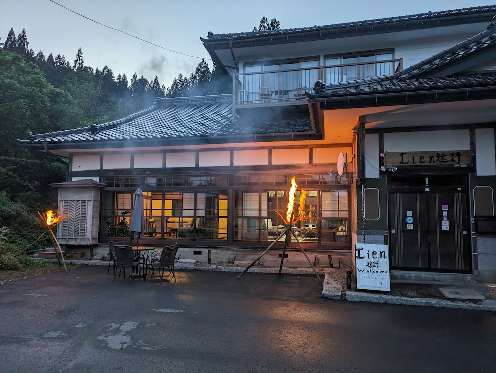Hotel · Lien Tono, Tono