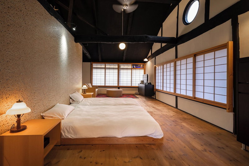 Izutsuro, Tahara, Japan