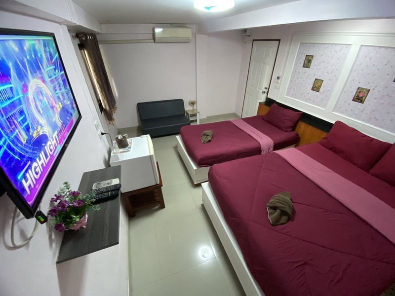 Sirasit 999 Mansion, Phetchaburi, Thailand