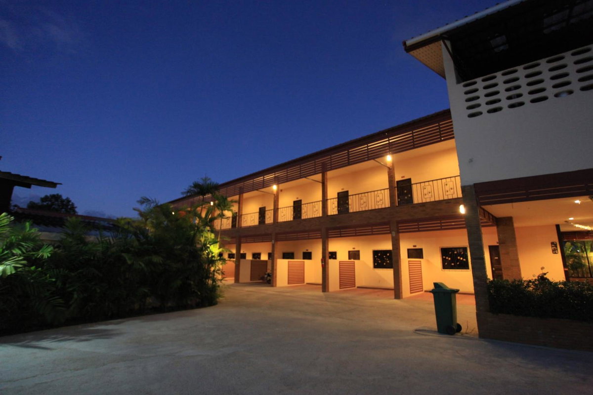 Hotel · Room Place, Chumphon