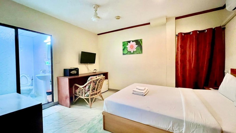 Lewiinski's Hotel, Pattaya Central, Thailand