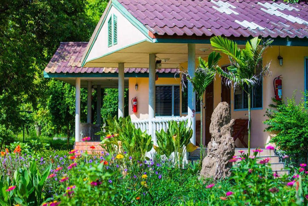 Hotel · Country Lake Nature Lodge, Phayuha Khiri