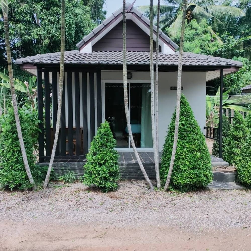 Hotel · Lungpodkow resort, Pathio