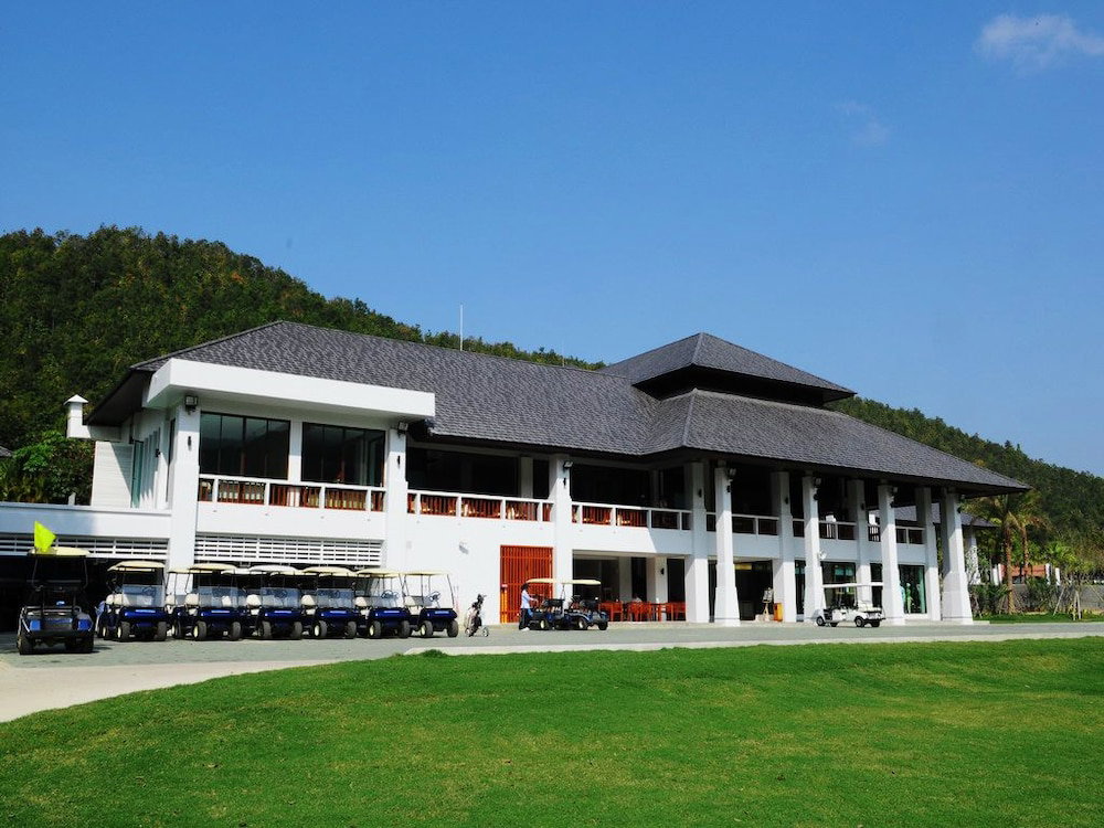 Hotel · Alpine Golf Resort Chiang Mai, Ban Thi