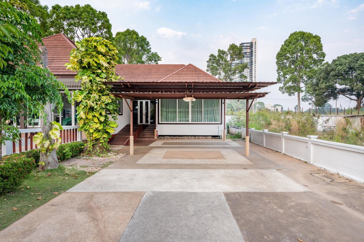 Hotel · RimLay Beachfront Pool Villa, Sattahip