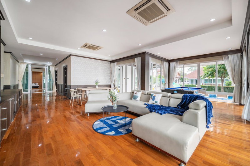 RimLay Beachfront Pool Villa, Sattahip, Thailand