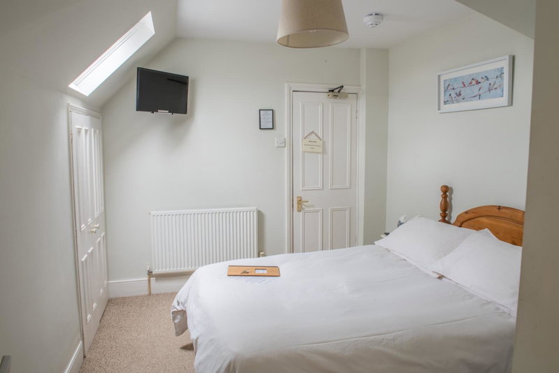 Toothbrush Rooms at Lattice Lodge - Guest Kitchen & EV Recharging, Ipswich, United Kingdom