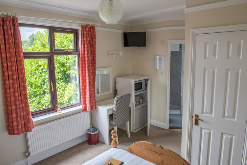 Toothbrush Rooms at Lattice Lodge - Guest Kitchen & EV Recharging, Ipswich, United Kingdom