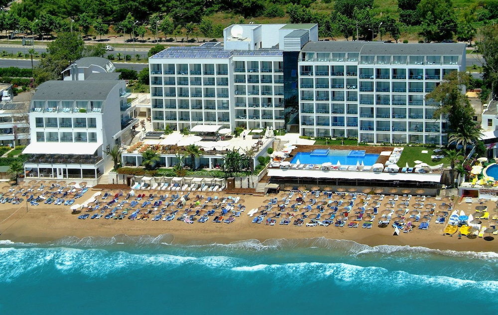 Yalihan Una, Turkey