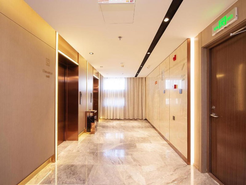 Lavande Hotel Changchun New District North Lake Longxiang Plaza, Changchun, China