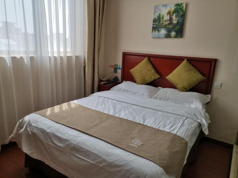 GreenTree Inn ShangHai South JiangYang Road South ChangJiang Road Express Hotel, Baoshan, China