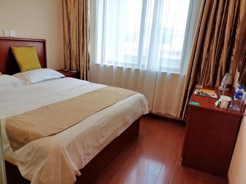 GreenTree Inn ShangHai South JiangYang Road South ChangJiang Road Express Hotel, Baoshan, China