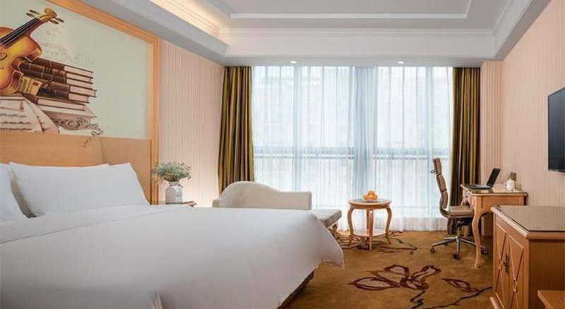 Vienna Hotel Jiangxi Jiujiang Happy City, Jiujiang, China