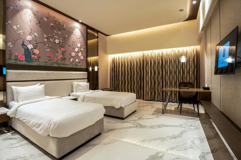 Seven Eleven Hotels and Club, Bhayandar, India