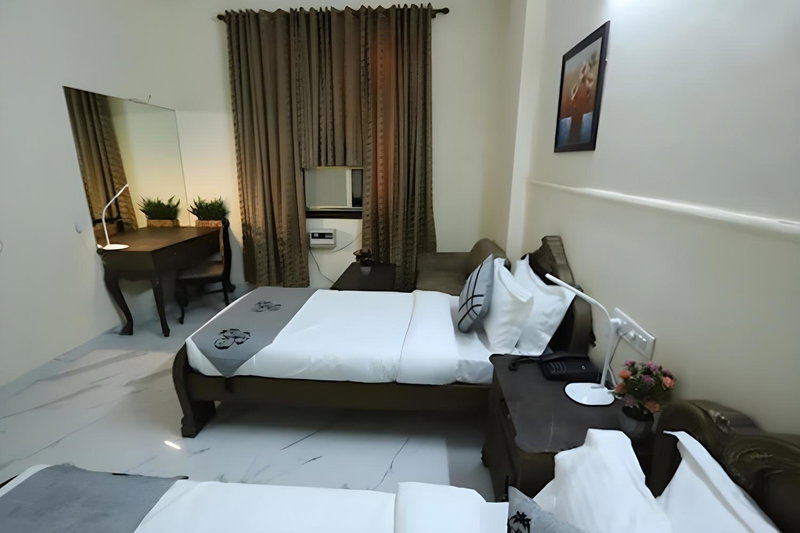Hotel Shree Sai Dham Near New Delhi Railway Station, Paharganj, New Delhi, India