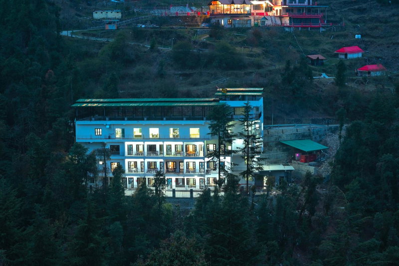 LA Riqueza Dhanolti View - View of Valleys & Mountains - Private Parking - Near to Eco Park & Surkanda Devi Temple, Dhanaulti, India
