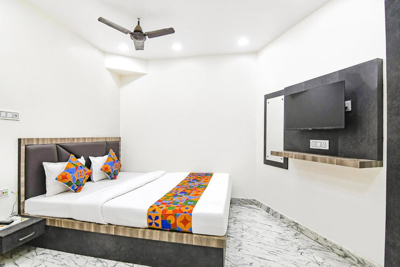 Via SR Royale, Kolkata, India