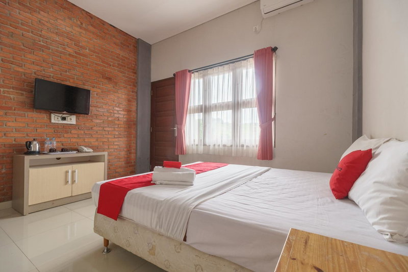 RedDoorz Plus at Hotel Negeri Baru Lodaya Puncak, Bogor, Indonesia