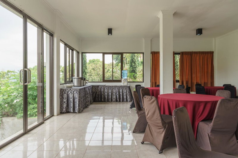 RedDoorz Plus at Hotel Negeri Baru Lodaya Puncak, Bogor, Indonesia