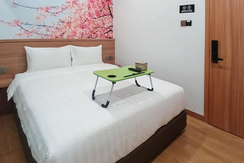 Urbanview Hotel R House Batuaji, Kubuk, Indonesia