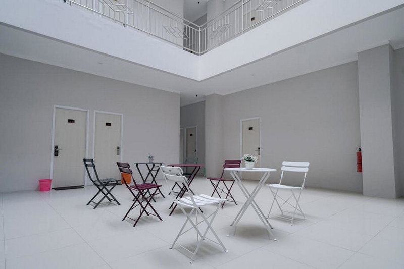 Urbanview Hotel Bari Syariah Palembang By RedDoorz, Sukarami, Indonesia