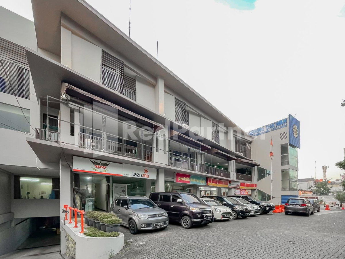 Hotel · Sang Surya GuestHouse Syariah Near RS Hasan Sadikin Mitra RedDoorz, Bandung
