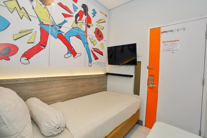 Front One Budget Hotel Tirtonadi Solo, Solo, Indonesia