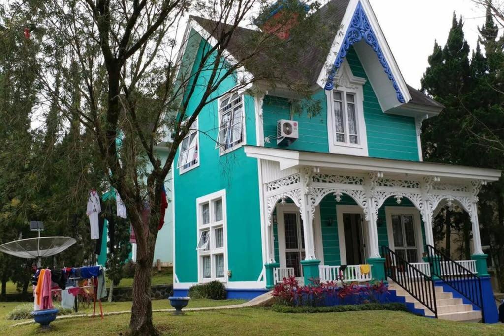 Villa Nils, Индонезия