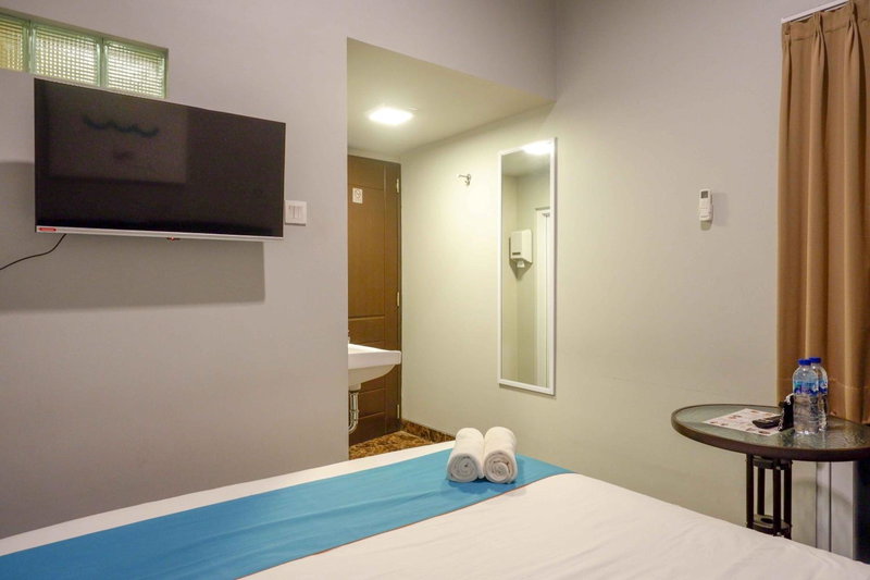 Sans Hotel Empress Simpang Lima, Semarang, Indonesia