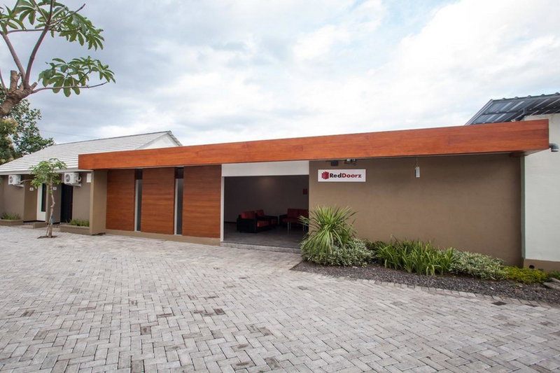 RedDoorz Syariah Plus near Banyuwangi Airport, Dadapan, Indonesia