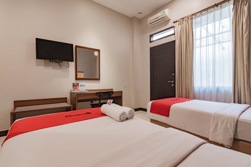 RedDoorz near Simpang Dago 2, Bandung, Indonesia