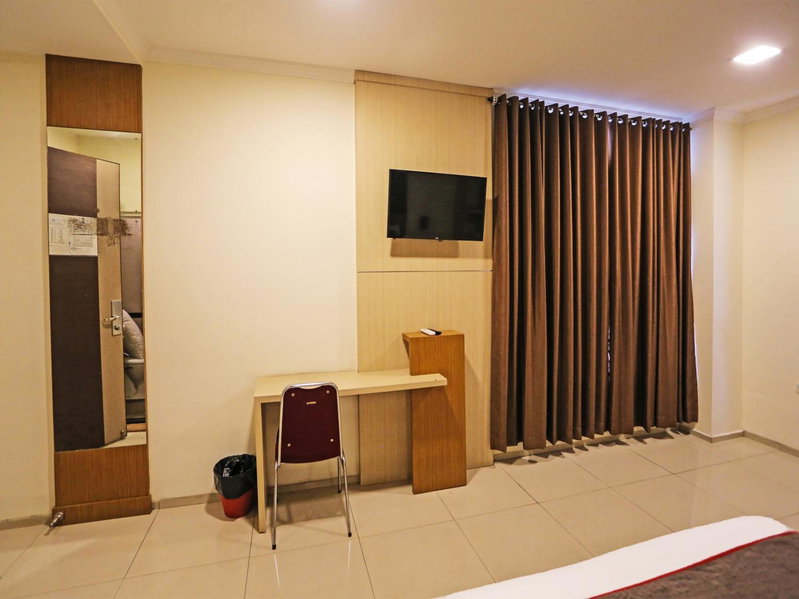 Super OYO Townhouse OAK Hotel Fiducia Serpong, Serpong, Indonesia