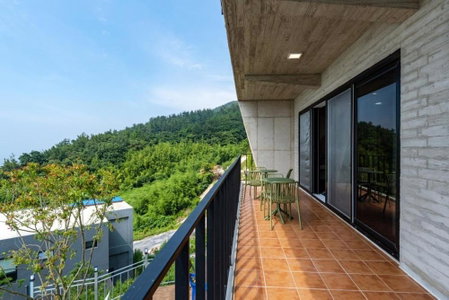 Road96 Caravan and Poolvilla, Yeonggwang, South Korea