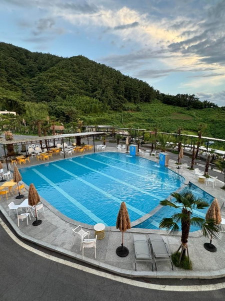 Road96 Caravan and Poolvilla, Yeonggwang, South Korea