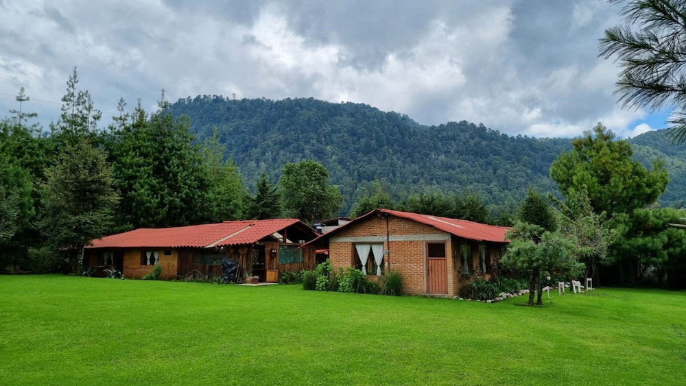 Cabañas Los Saucos, Mexico