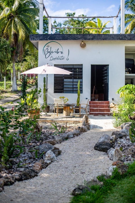 Bleibe- Quédate!, Bacalar, Mexico