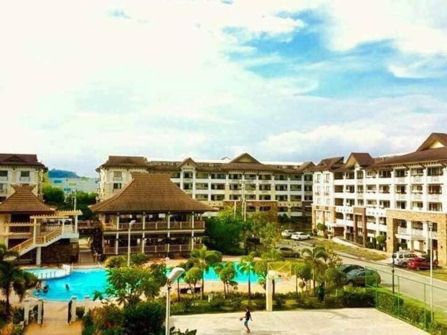 ONE OASIS B2 back of SM MALL free pool wifi, Davao City, Philippines