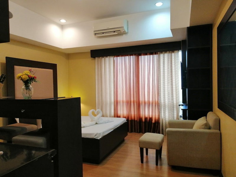 Lancaster Hotel by Central Flats, Mandaluyong, Philippines