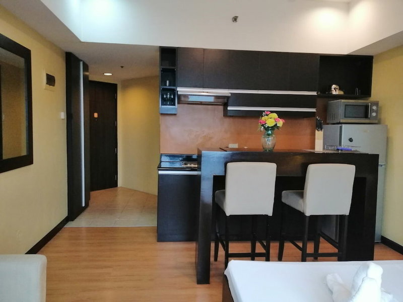 Lancaster Hotel by Central Flats, Mandaluyong, Philippines