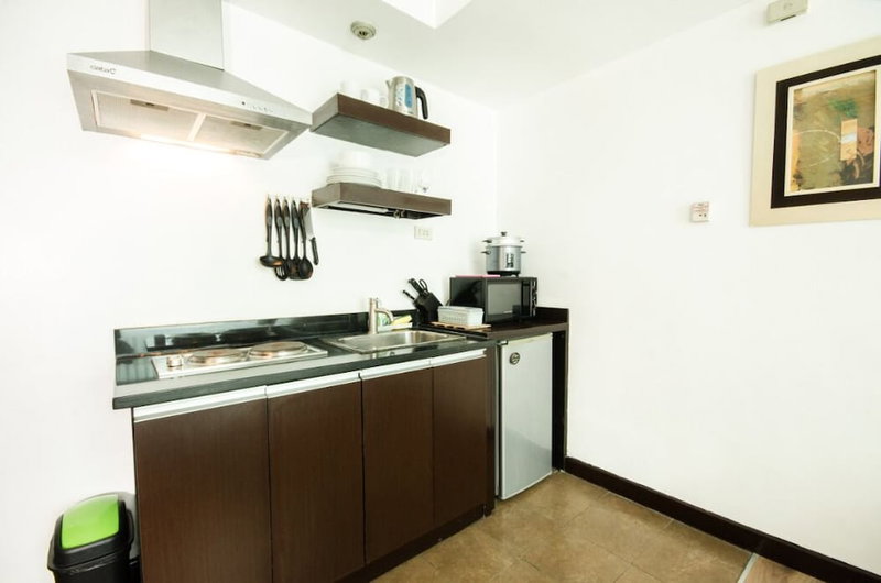 Lancaster Hotel by Central Flats, Mandaluyong, Philippines