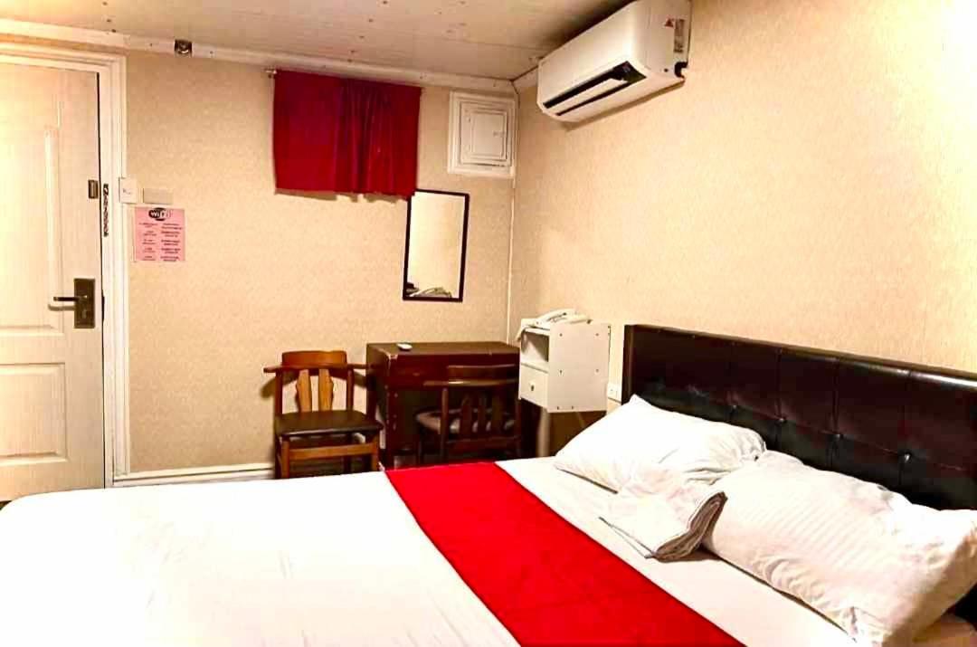 RedDoorz at Emperor Manila Boutique Hotel, Philippines