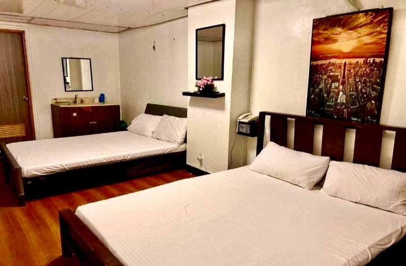 RedDoorz at Emperor Manila Boutique Hotel, Manila, Philippines