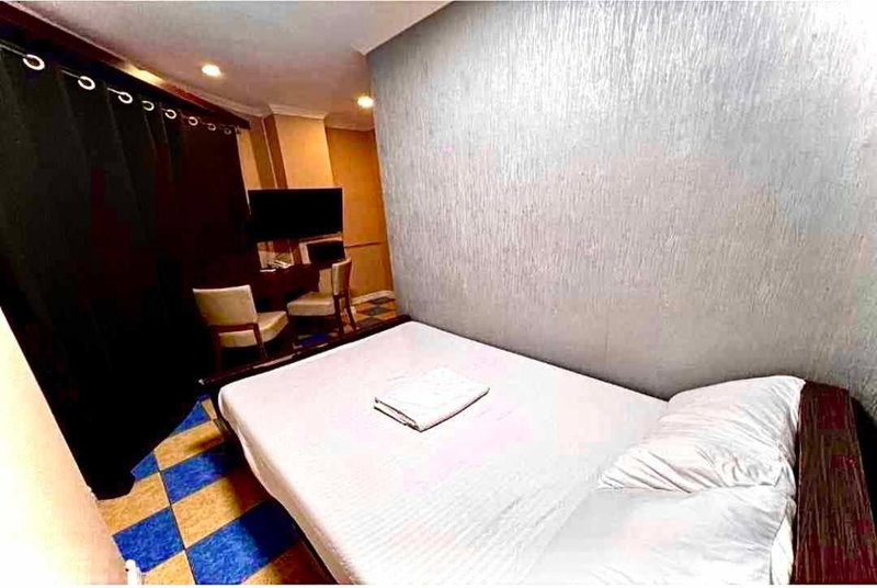 RedDoorz at Emperor Manila Boutique Hotel, Manila, Philippines